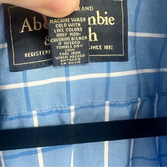 Abercrombie & Fitch Men's Blue Button Down Shirt Size Small - Picture 4 of 7